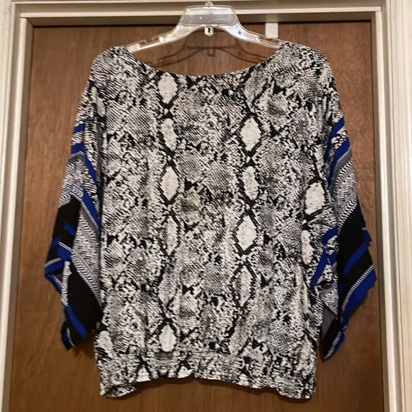 Unique Spectrum butterfly sleeve blouse - Picture 2 of 4